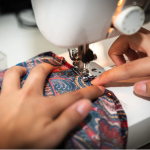 Participe à un atelier couture convivial, seul ou entre amis ou en famille