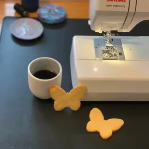 Un atelier créatif de couture dans l’atelier La Famille Papillon à Bouvignies, au cœur de la Pévèle-Carembault, à seulement 25 minutes de Lille.